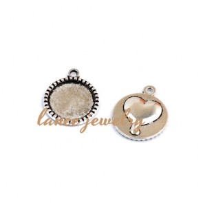 Zinc alloy pendant, a 22mm round pendant with a love shaped pattern printed on the face