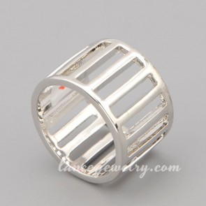 Cute ring with silver zinc alloy decorated