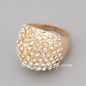 Charming ring with many shiny rhinestone 