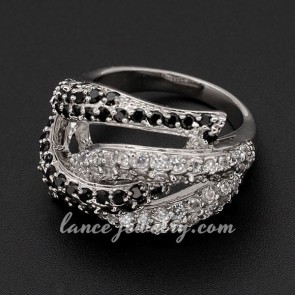 Antique alloy ring with cubic zirconia decoration