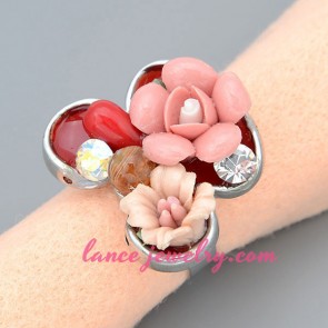 Personality ring with different color flower model decoration