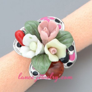 Charming ring with different color flower model decoration