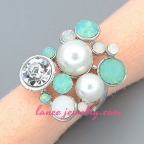 Cute ring with light green resin & ABS beads decoration