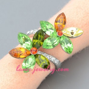 Charming flower model decorated ring