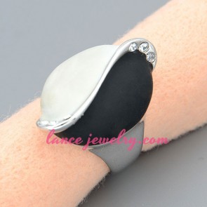 Cool ring with black & white zinc alloy in special shape
