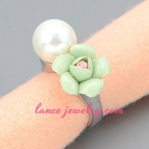 Romantic ring with flower model decoration