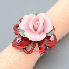 Lovely ring with flower model decoration 