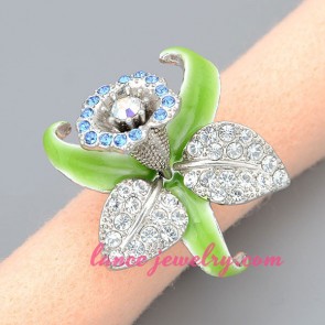 Romantic ring decorate lily model 