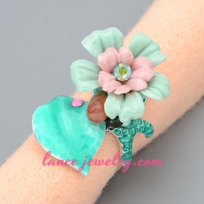 Lovely ring with flower model decoration 