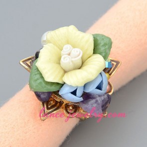 Light yellow flower model decorated ring 
