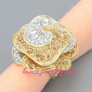 Shiny gold zinc alloy in the special shape 