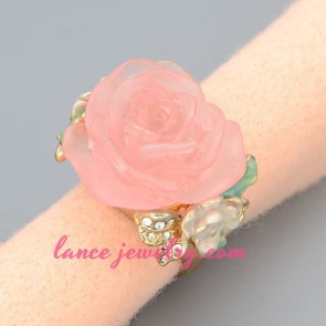 Romantic pink flower model decorated ring