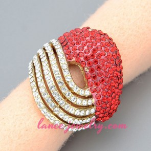 Fashion ring with red & transparent rhinestone decoration 