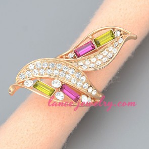 Sweet ring with different color crystal & transparent rhinestone 