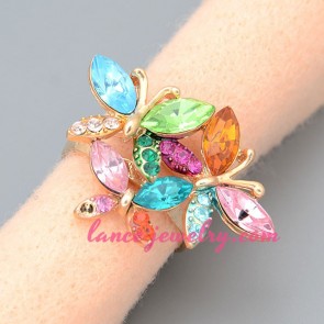 Several flying butterfly model decorated ring