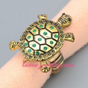 Personality ring with little tortoise model decoration