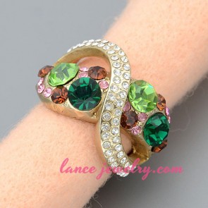 Nice ring with different  color & size rhinestone 