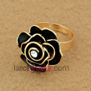 Mysterious flower model ring decorated with cubic zirconia