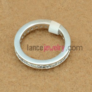 Glittering circle shape brass ring