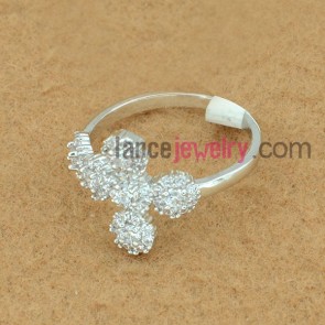 Trendy brass ring with cubic zirconia decoration