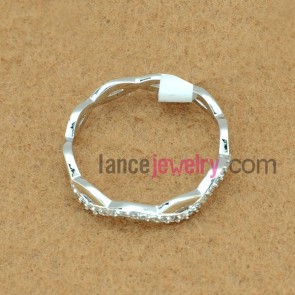 Nice circle shape ring decorated with cubic zirconia 