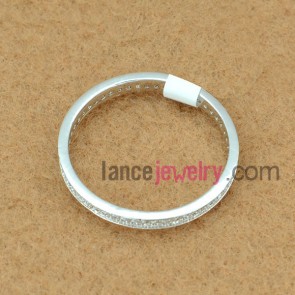 Trendy circle shape ring with cubic zirconia decoration