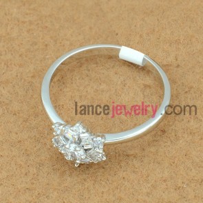 Sweet flower model brass ring decorated with platinum plating