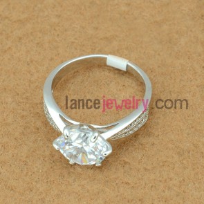 Delicate ring with hexagon shape decoration 