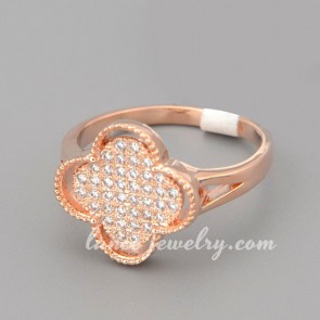 Attractive ring with shiny cubic zirconia in the cute clover shape