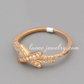 Trendy ring with many shiny cubic zirconia in the X model