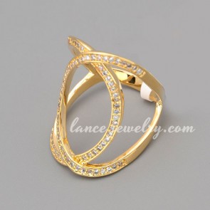 Personality ring with shiny cubic zirconia in the special shape