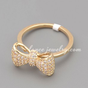 Cute ring with shiny cubic zirconia in the bowknot shape