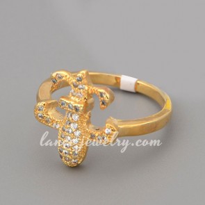 Personality ring with many shiny cubic zirconia in the special shape