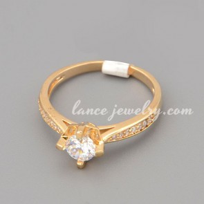 Mignon ring with white cubic zirconia in the circle shape 