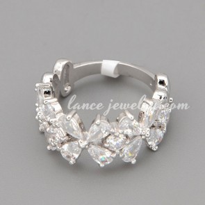 Sweet ring with many shiny cubic zirconia in the cute flower shape 