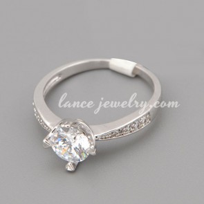 Vintage ring with transparent cubic zirconia in the cute circle shape 