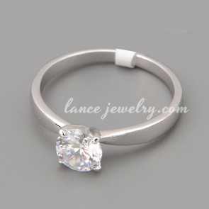Nice ring with transparent cubic zirconia in the circle shape 