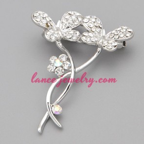 Lovely butterfly design brooch with rhinestone beads decorated