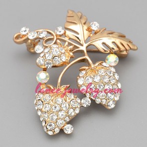 Unique strawberry design brooch with rhinestone beads decorated