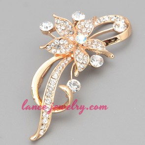 Trendy brooch with rhinestone beads decorated