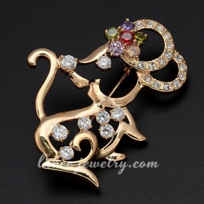 Fancy brass alloy brooch with animal model decoration