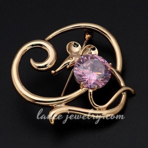 Fancy brooch with mouse model decoration