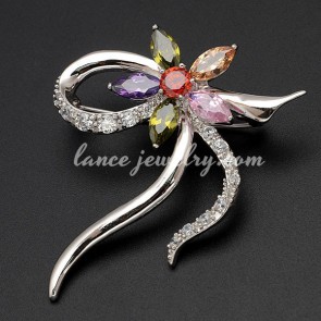 Colorful flower decorated the brass alloy brooch