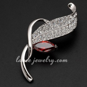 Special brass alloy brooch decorated with nice rhinestone