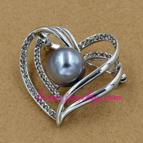 Sweet heart model with rhinestone beads brooch