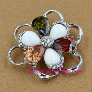 Delicate brooch with mix color crystal beads
