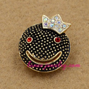 Happy smiling face model decoration brooch