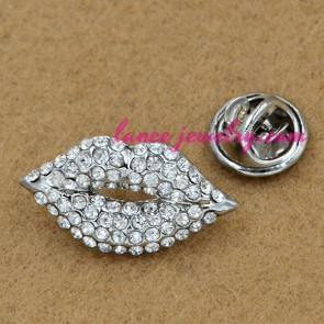 Sexy lips design decoration brooch
