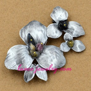 Nice flower design decorated brooch