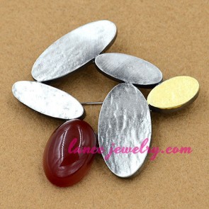 Fashion brooch with resin beads decoration